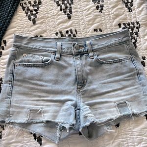 Gap Women's 1969 Cut Slim Shorts Powder Bleach Destructed Denim Size 25